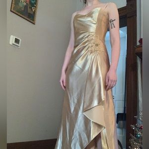 Jessica McClintock for gunne sax golden gown size 2/4